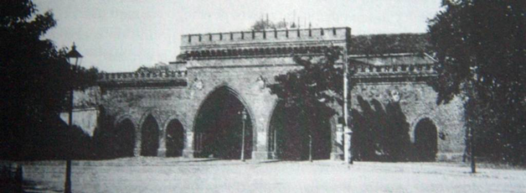 Nowa-Brama-Bydgoska-w-Toruniu/wikipedia